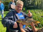 Tien cliënten van InteraktContour Steenwijk genieten van een prachtige vismiddag.